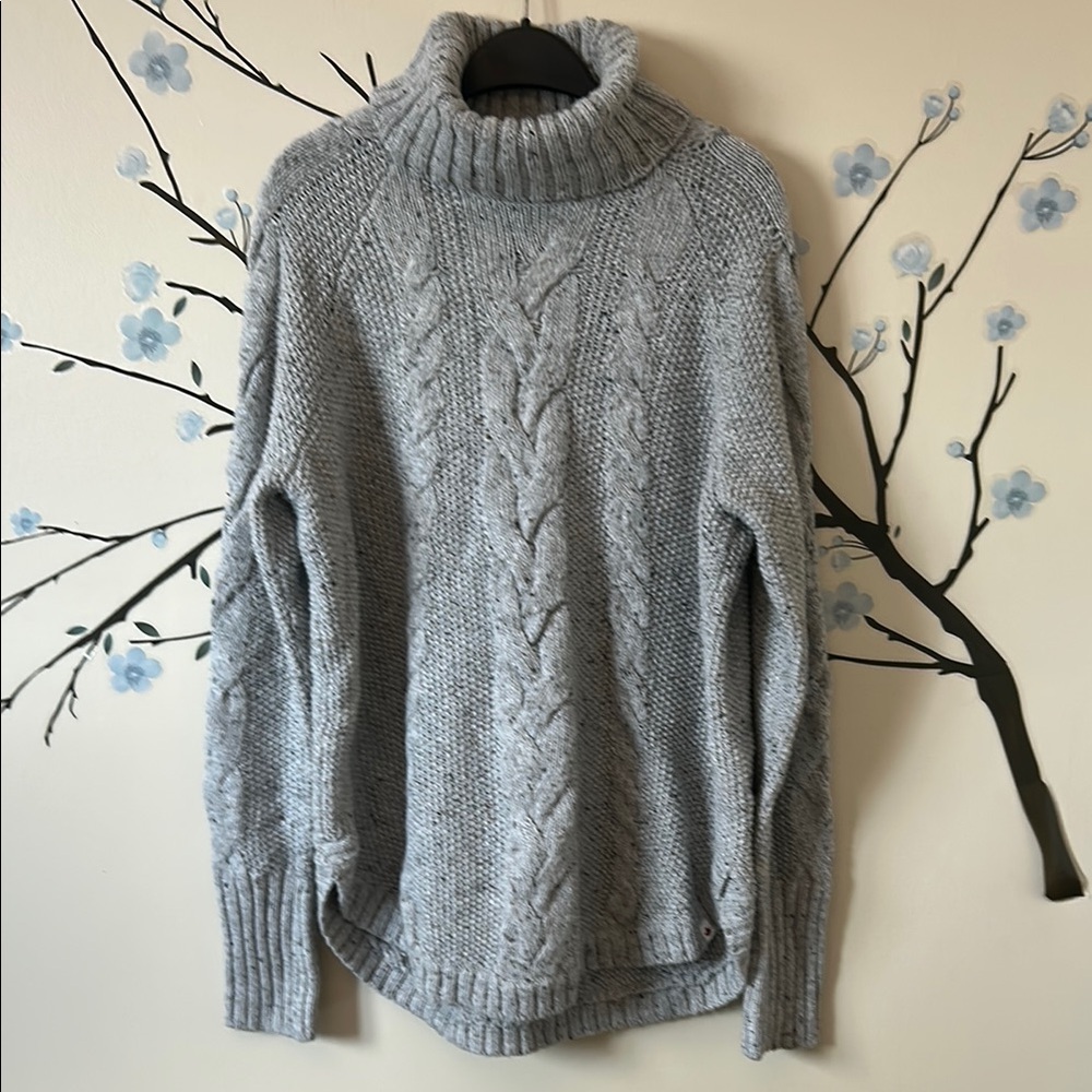 Canadiana VGUC grey Cable Knit Turtleneck Sweater, ribbed sleeves
